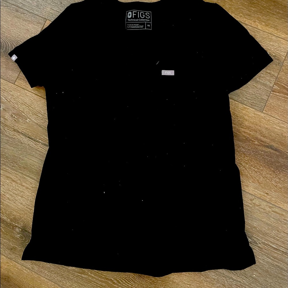 Figs scrub top with 2 pockets